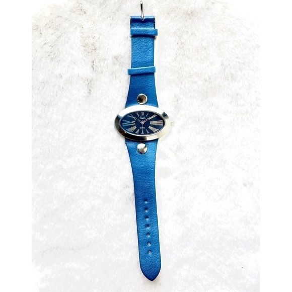 Blue oval retro quartz watch with silver tone case working condition 90s watch - Picture 1 of 7
